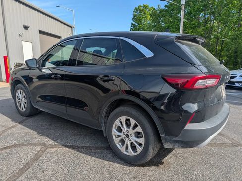 Used 2023 Ford Escape Active AWD/4WD image 2