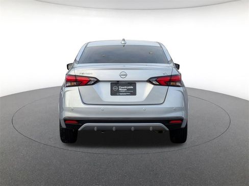 Used 2023 Nissan Versa SV image 6