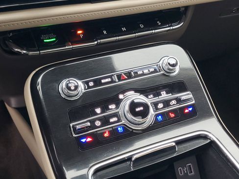 Certified 2022 Lincoln Nautilus Reserve image 18