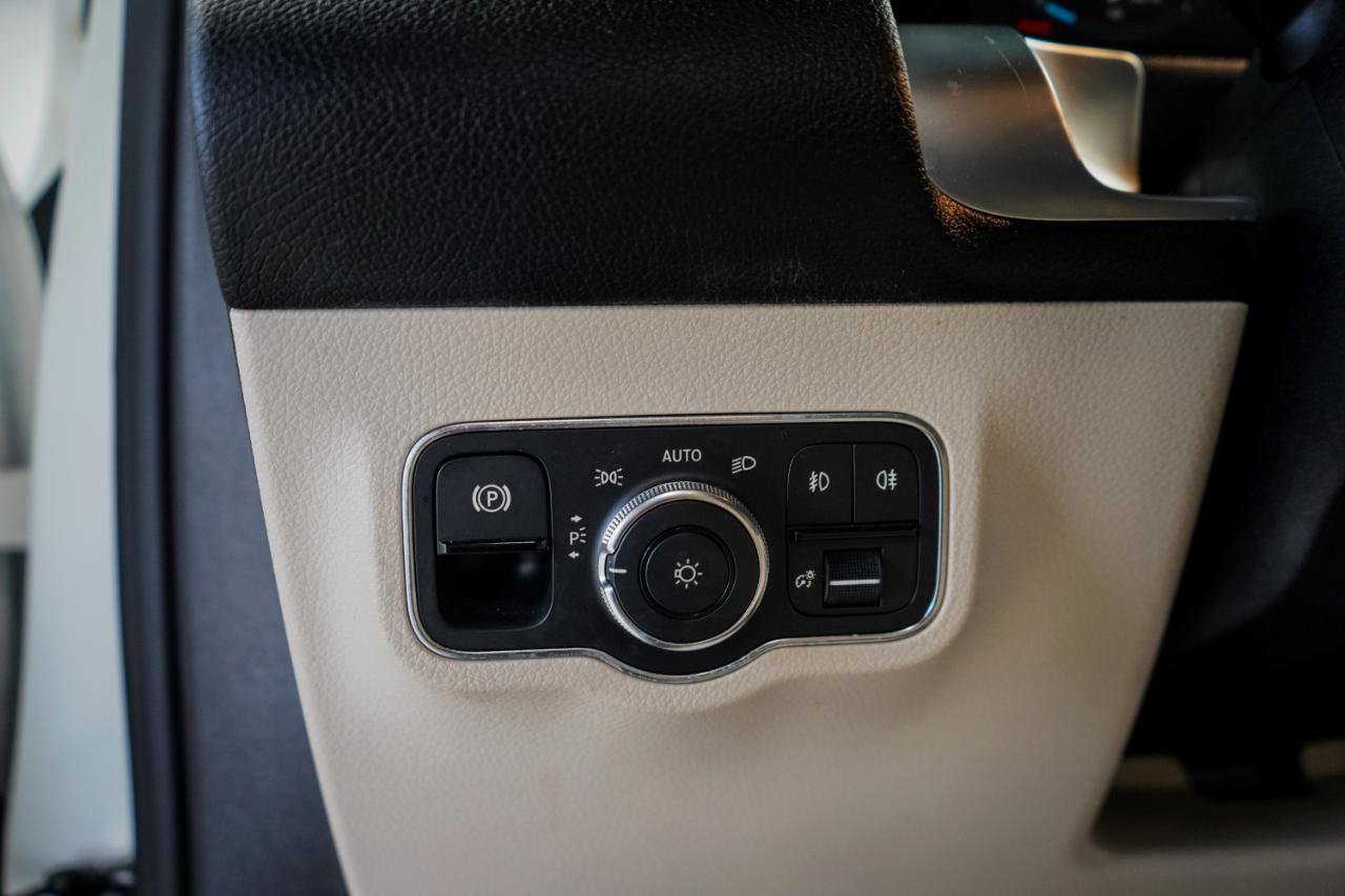 Used 2021 Mercedes-Benz GLB 250 w/ Premium Package image 15