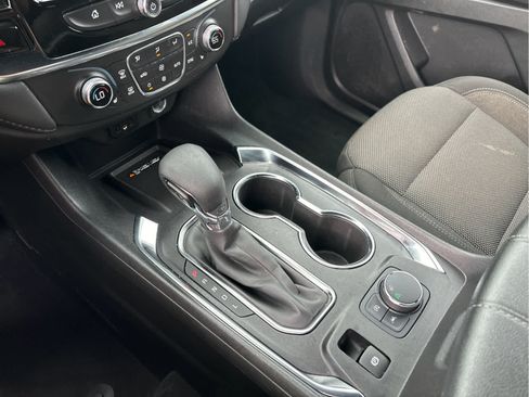 Certified 2024 Chevrolet Traverse LT FWD image 17