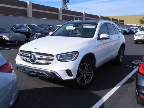 Used 2020 Mercedes-Benz GLC 300 4MATIC image 2