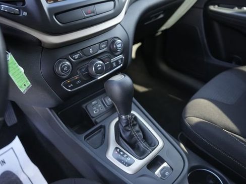 Used 2015 Jeep Cherokee Latitude image 27