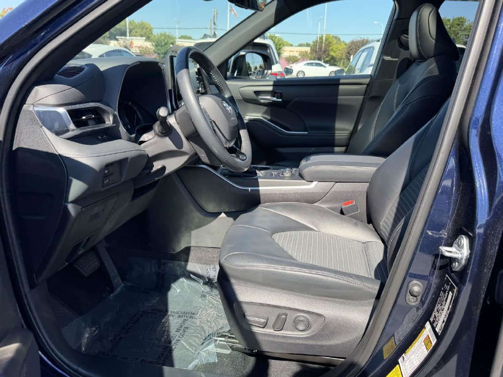 Used 2021 Toyota Highlander XSE AWD/4WD image 18