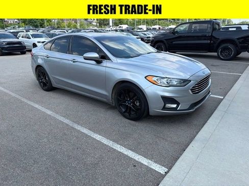 Used 2020 Ford Fusion SE w/ Equipment Group 151A FWD image 1