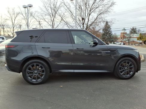Used 2023 Land Rover Range Rover Sport SE Dynamic image 8
