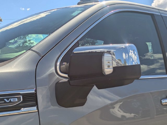 Used 2025 GMC Sierra 1500 SLT AWD/4WD image 12