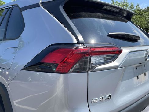 Used 2022 Toyota RAV4 LE FWD image 11