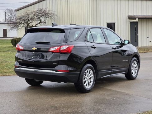 Used 2018 Chevrolet Equinox LS image 3
