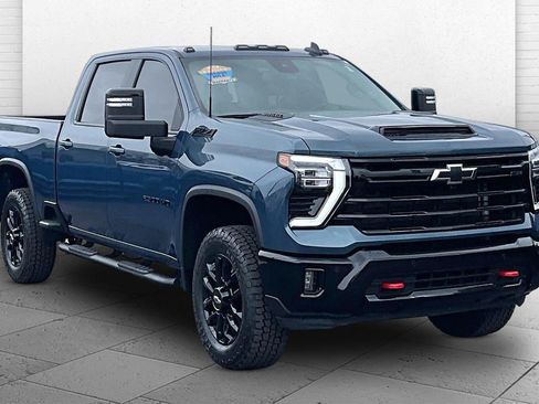 Used 2025 Chevrolet Silverado 2500 LT w/ Trail Boss Package AWD/4WD image 1