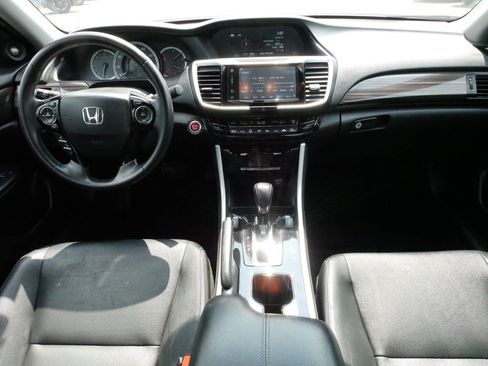 Certified 2017 Honda Accord EX-L image 10