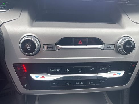 Used 2021 Ford Explorer XLT w/ Equipment Group 202A image 21