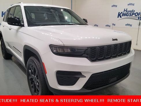 Used 2024 Jeep Grand Cherokee Altitude image 2