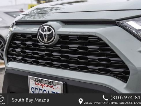 Used 2022 Toyota RAV4 XLE Premium w/ Carpet Mat Package (TMS) FWD image 5