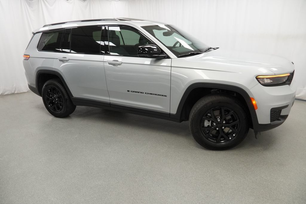 Certified 2024 Jeep Grand Cherokee L Altitude AWD/4WD image 20