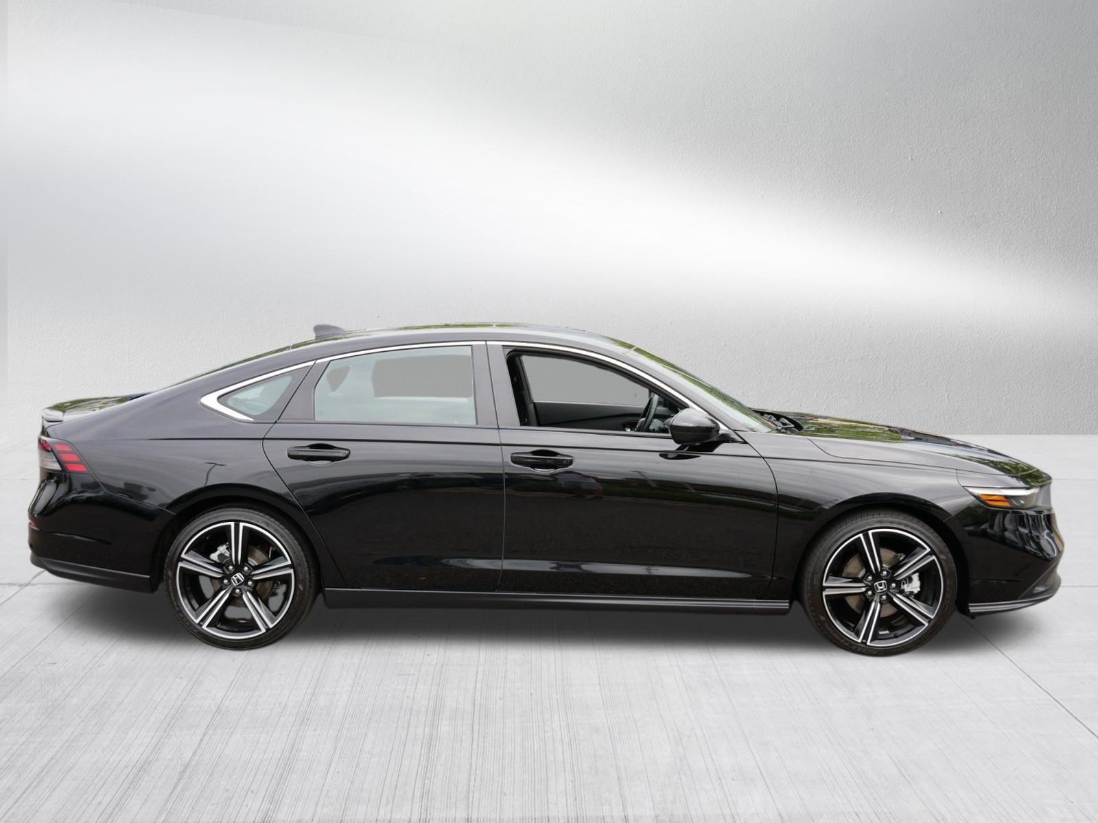 Used 2024 Honda Accord Sport image 8