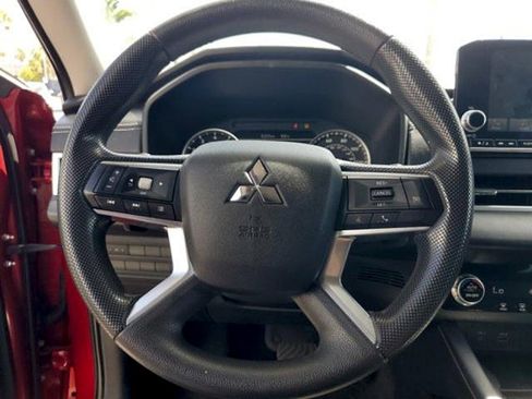Used 2023 Mitsubishi Outlander ES FWD image 28