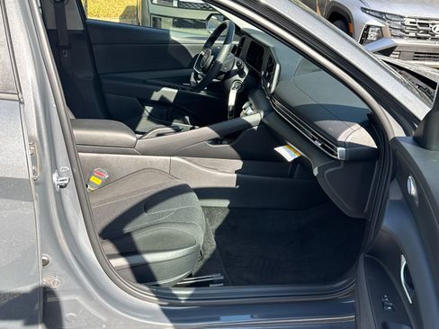 New 2026 Hyundai Elantra SE image 13
