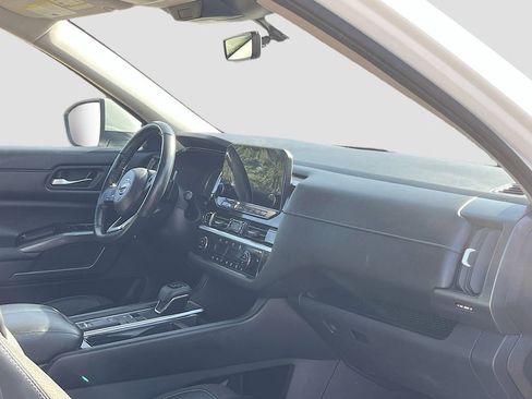 Used 2023 Nissan Pathfinder SL image 31