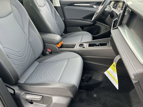 New 2026 Volkswagen Tiguan SE image 7