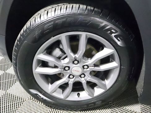 Used 2024 GMC Terrain SLT image 23