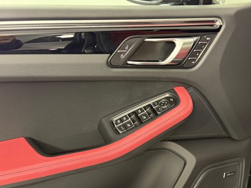 Certified 2026 Porsche Macan AWD/4WD image 26