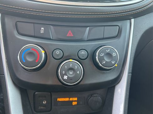 Used 2019 Chevrolet Trax LT w/ LT Convenience Package AWD/4WD image 26