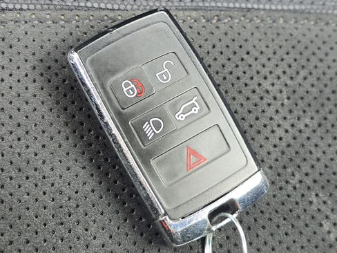 Used 2022 Land Rover Defender 90 V8 AWD/4WD image 27
