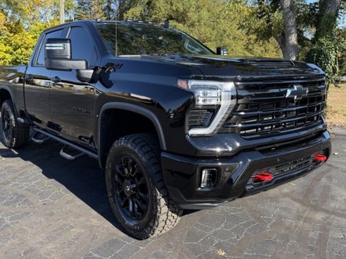 Used 2025 Chevrolet Silverado 2500 LT w/ Trail Boss Package image 9