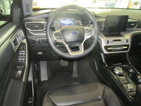 Used 2024 Ford Explorer XLT w/ Equipment Group 202A image 14