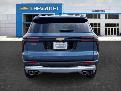 Used 2025 Chevrolet Traverse LT w/ Driver Confidence Package FWD image 4