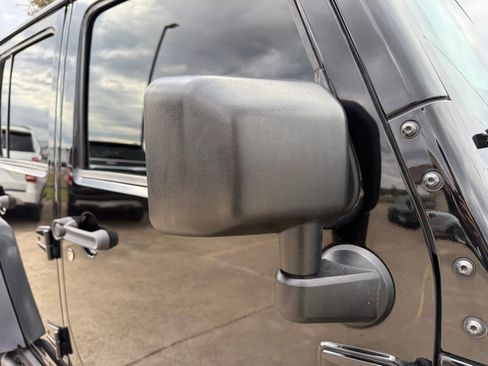 Used 2016 Jeep Wrangler Unlimited Rubicon image 10