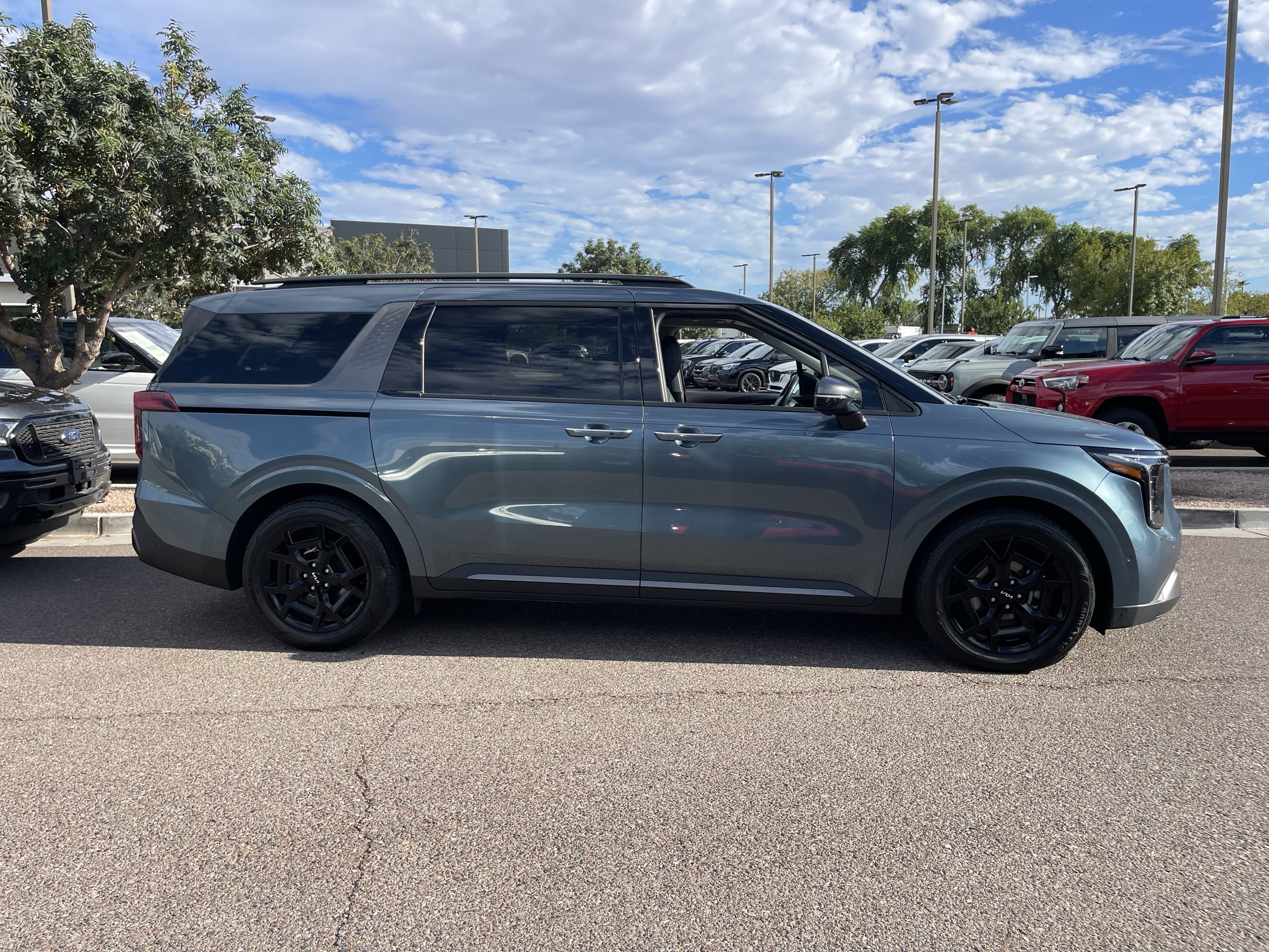 Certified 2025 Kia Carnival SX Prestige FWD image 6