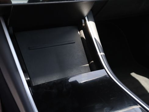 Used 2018 Tesla Model 3 Mid Range RWD image 32