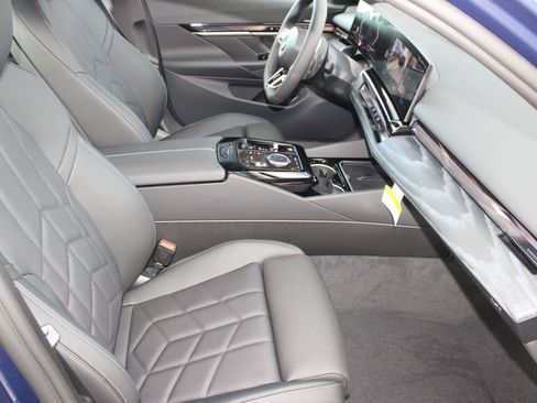 Used 2026 BMW 530i w/ M Sport Package RWD image 26