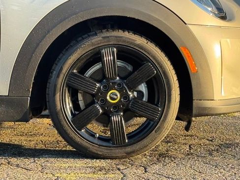 Used 2024 MINI Cooper SE image 3