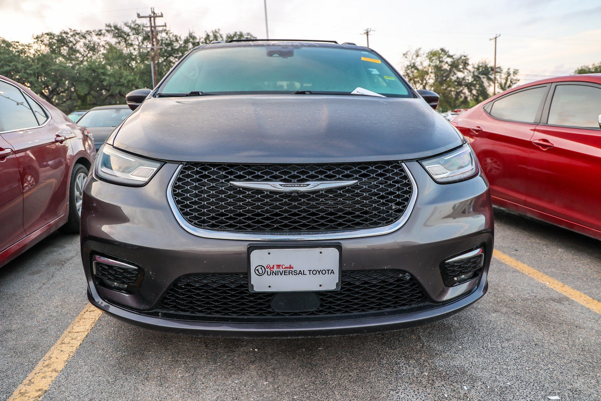 Used 2022 Chrysler Pacifica Touring-L FWD image 4