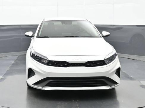 Used 2023 Kia Forte LXS w/ LXS Technology Package FWD image 7