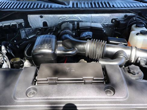 Used 2014 Ford Expedition XLT image 39