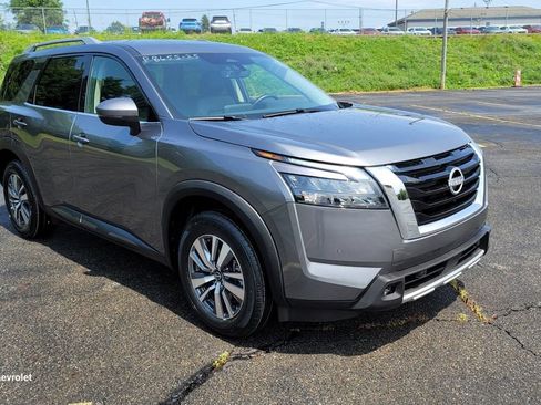 Used 2025 Nissan Pathfinder SL FWD image 16