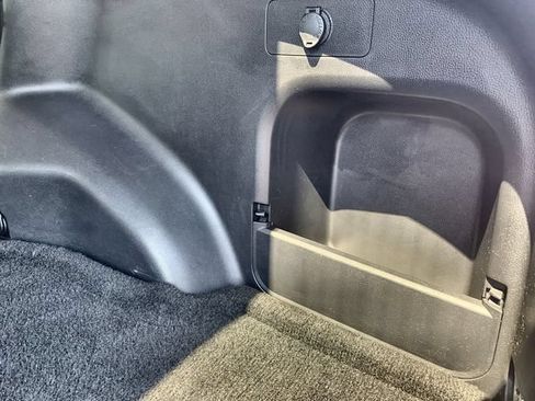 Used 2021 Toyota RAV4 XLE FWD image 40