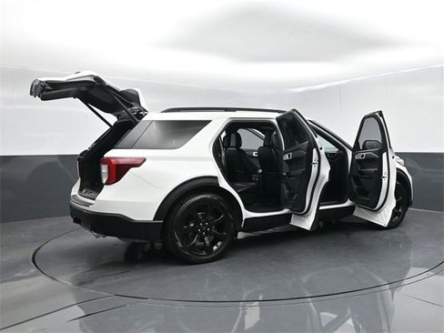 Used 2023 Ford Explorer ST-Line w/ Class IV Trailer Tow Package image 70