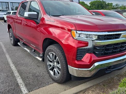 Used 2023 Chevrolet Silverado 1500 LT AWD/4WD image 4