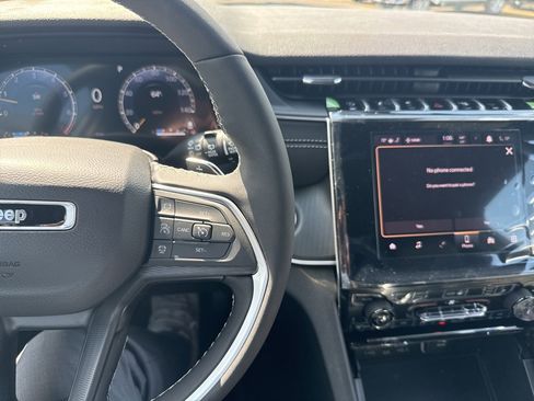 New 2025 Jeep Grand Cherokee Altitude image 24