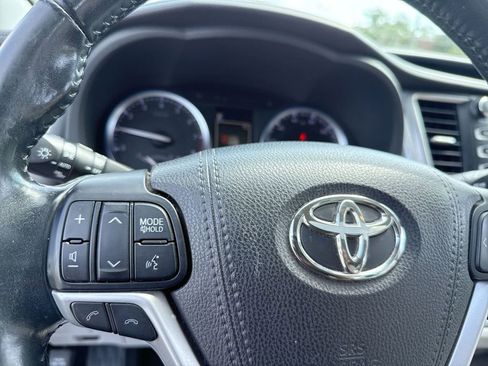 Used 2017 Toyota Highlander XLE AWD/4WD image 15