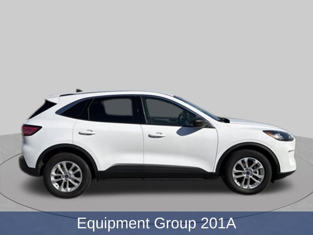 Used 2022 Ford Escape SE FWD image 2