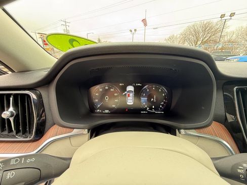 Used 2022 Volvo S60 B5 Inscription image 16