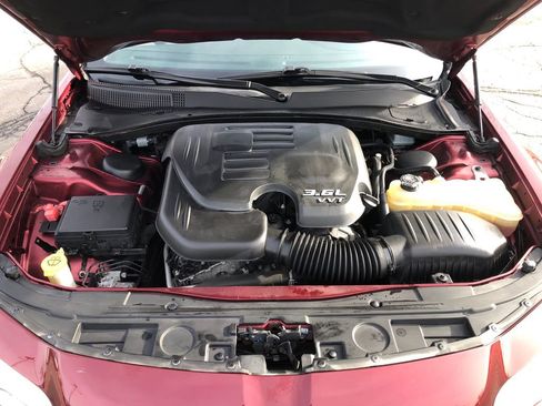 Used 2018 Chrysler 300 Limited w/ Safetytec Plus Group image 17