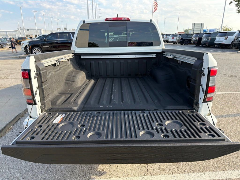Used 2026 Nissan Frontier SV w/ SV Convenience Package AWD/4WD image 11