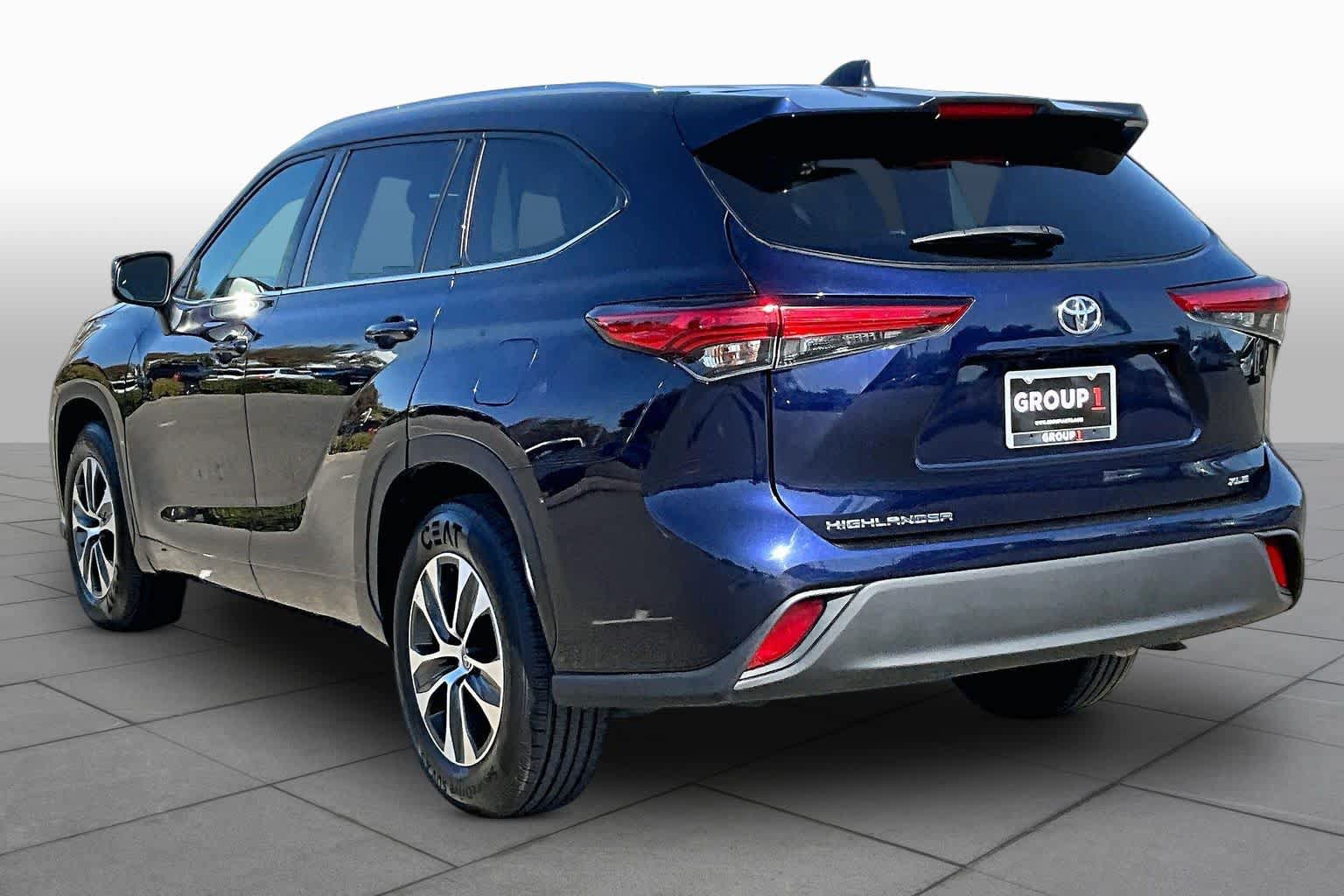 Certified 2021 Toyota Highlander XLE FWD image 11